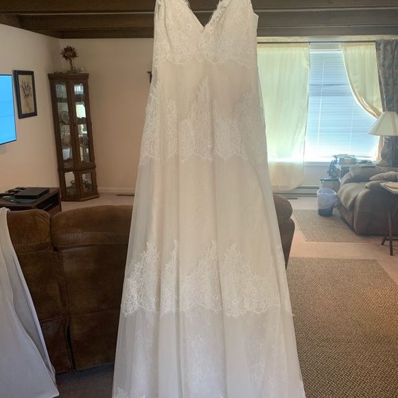 Lace ivory wedding dress - Picture 6 of 14